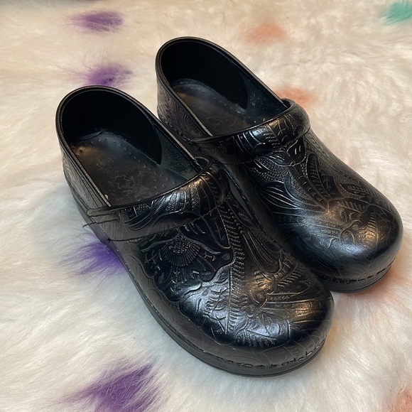 Dansko Professional Black Tooled Woman’s Shoes Size 41 - Picture 3 of 10